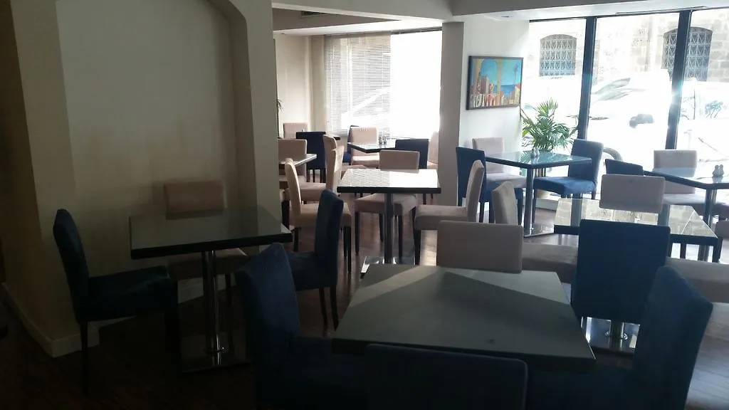 לרנקה Livadhiotis City Hotel